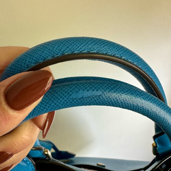 Michael Kors Tote/Shoulder Purse - Picture 10 of 14